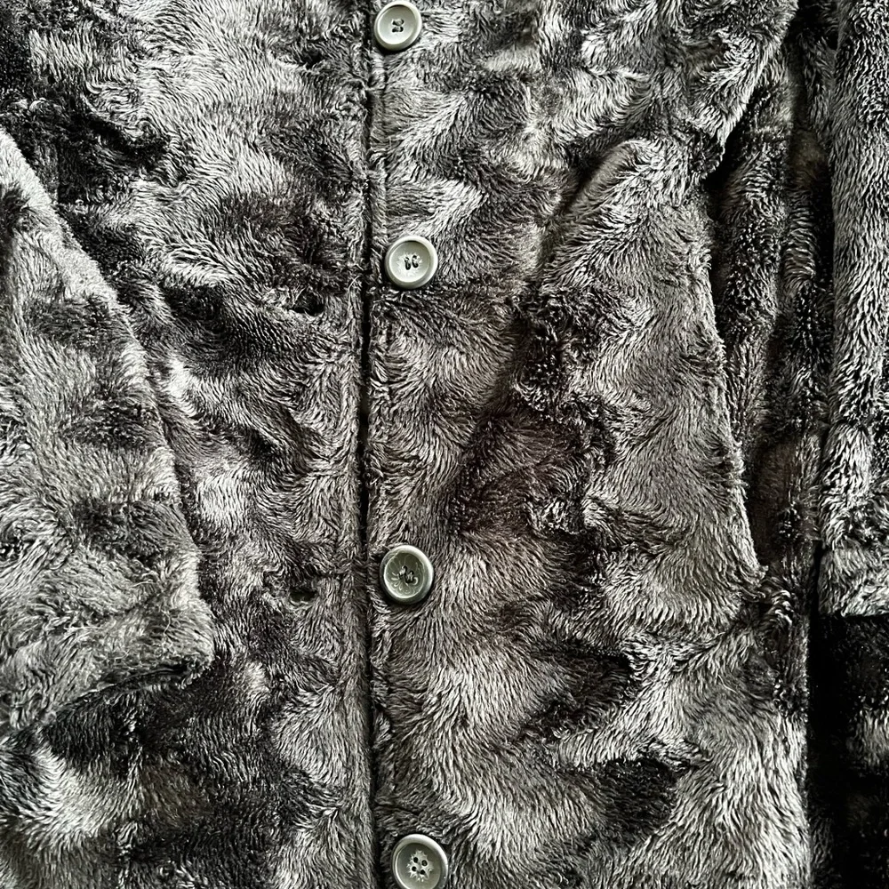 Women’s long heavy black coat. No tags for brand or size. Fits like a xs/small - Picture 3 of 7